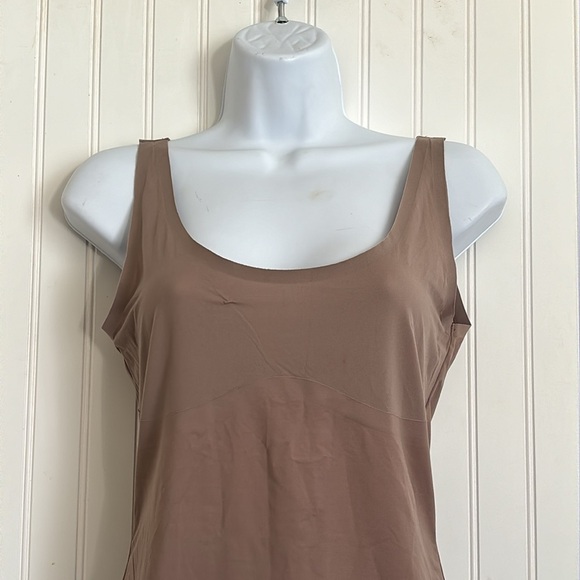 Hema Women’s seamless shaper tank size Large - Picture 3 of 7